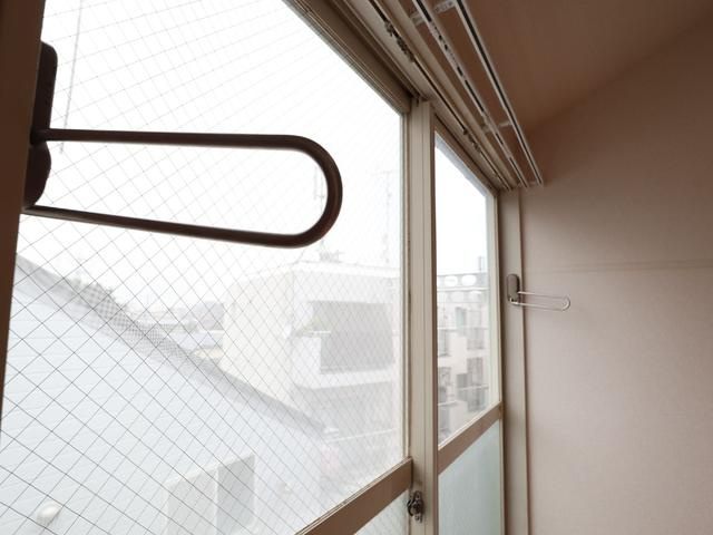 設備室内物干しフック