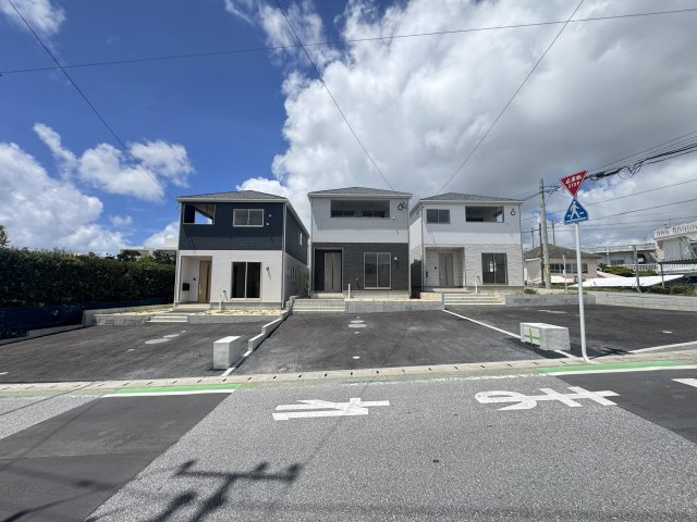 読谷村大木　第4（全3棟）2号棟の外観|2号棟　並列駐車2台可♪EV車充電設備付き♪
