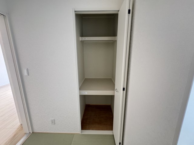 読谷村大木　第4（全3棟）2号棟の収納|2号棟　洋風和室4帖＋収納付き♪