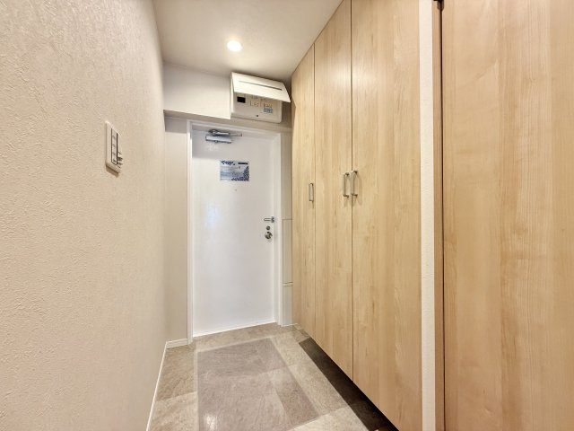 駅まで徒歩5分&3LDK高層階8階住戸！ファミール富士見の玄関