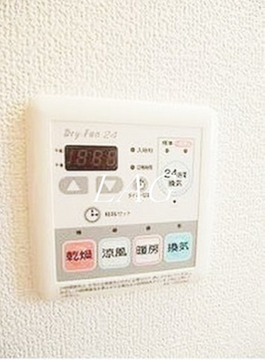 【設備】 | ウィスタリア・ＫＡ | 浴室乾燥パネルです。