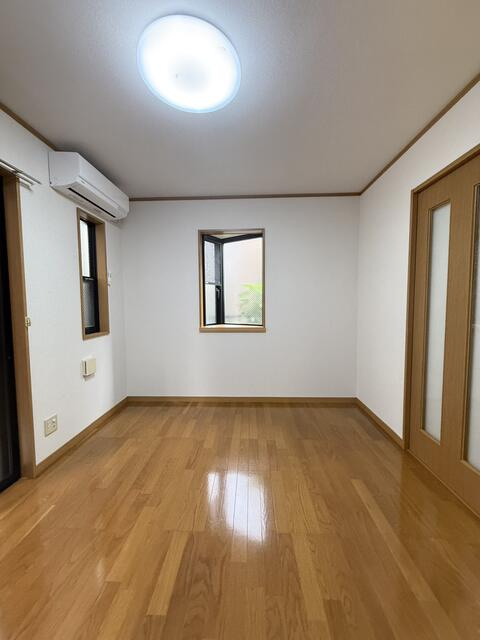 コーポハイブリッジの洋室