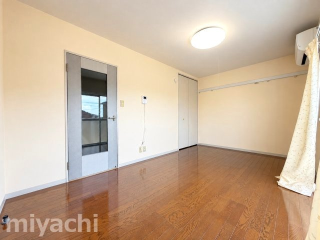 徳島市北矢三町４丁目のアパートの居間・リビング