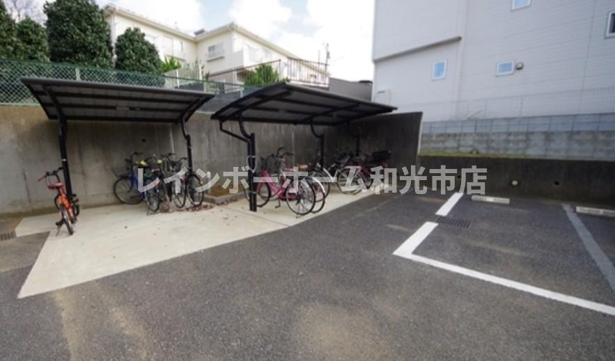 レオネクスト和光四番館の駐車場