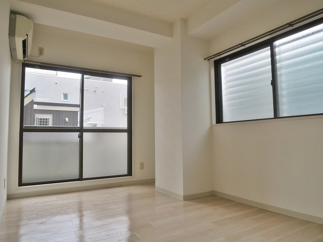 Ｔ’Ｓｇａｒｄｅｎ小岩の寝室|バルコニーも面してる6帖のお部屋です♪