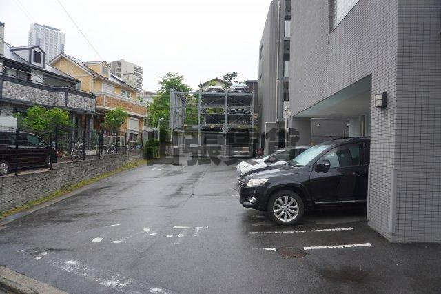 仲介手数料0！！アーデン春岡の駐車場