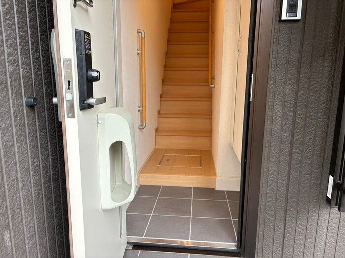 ＮＡＧＯＭＩの玄関