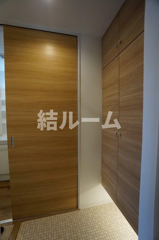 中野区新井５丁目のアパートの玄関