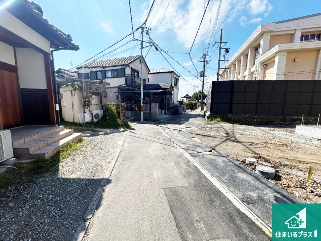 泉佐野市野出町　第1期　新築一戸建ての前面道路含む現地写真|周辺は落ち着いた街並みの住宅地！子育てがしやすい住環境です！まだ未完成ですが、現地でしかわからない事もございます。是非一度ご覧ください。