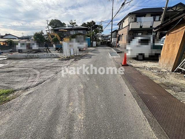 高知市朝倉本町1丁目 ③ 新築戸建ての前面道路含む現地写真