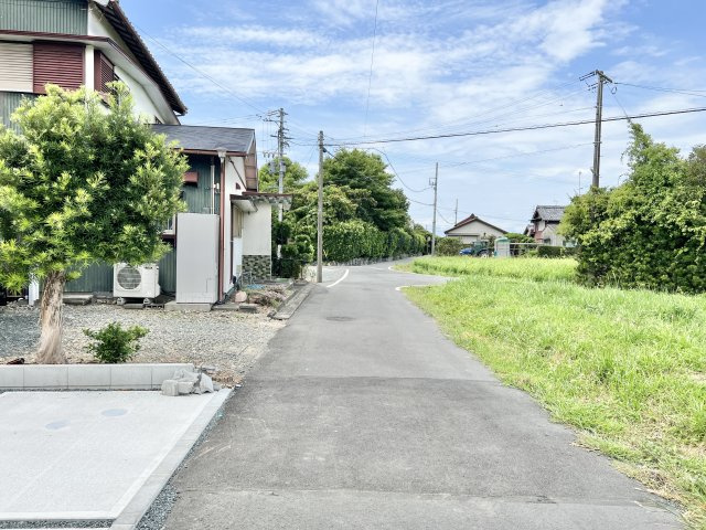 磐田市 前野の前面道路含む現地写真|物件前の道路になります。交通量も少なく静かです。