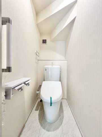 磐田市 前野の浴室|こちらは浴室になります。大理石調のアクセントパネルでホテルのような雰囲気の空間で疲れを癒してくれますよ☆