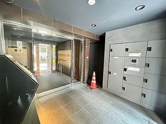 江東区大島３丁目の賃貸マンションのエントランス