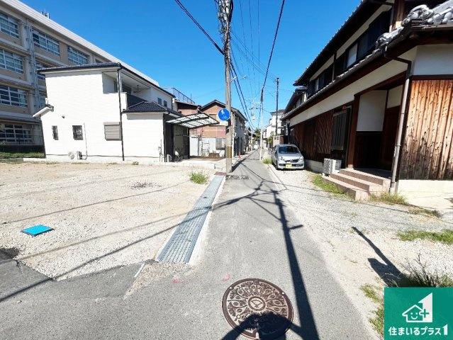 泉佐野市野出町　第1期　新築一戸建ての前面道路含む現地写真|周辺は落ち着いた街並みの住宅地！子育てがしやすい住環境です！まだ未完成ですが、現地でしかわからない事もございます。是非一度ご覧ください。