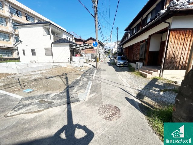 泉佐野市野出町　第1期　新築一戸建ての前面道路含む現地写真|周辺は落ち着いた街並みの住宅地！子育てがしやすい住環境です！まだ未完成ですが、現地でしかわからない事もございます。是非一度ご覧ください。