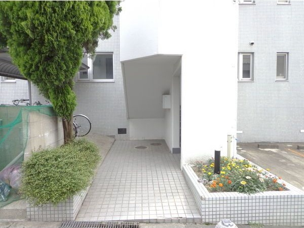 シャトー新樹のエントランス