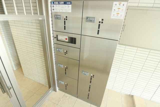 イーストブルー六番館のエントランス