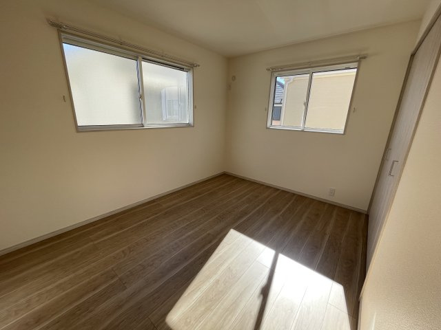 並木町3丁目戸建賃貸住宅の居間・リビング|洋室１