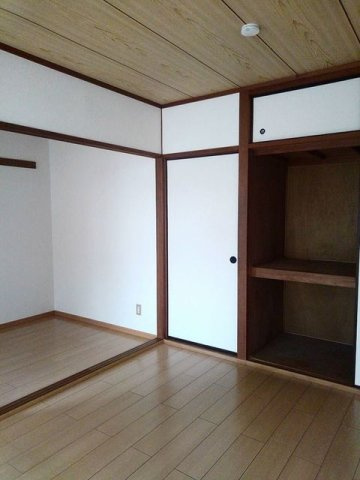 ハイツ青木の内装|明るい色調の室内です