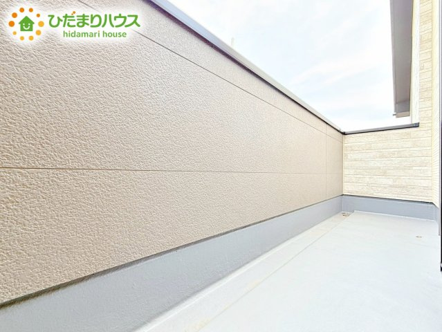 【バルコニー】 | ひたちなか市市毛4期　新築戸建　1号棟 | お布団など大きいものも、充分に干せる広さがございます。人気のベランピングも楽しめる広さ！自宅のアウトドア空間でゆったり過ごせます。