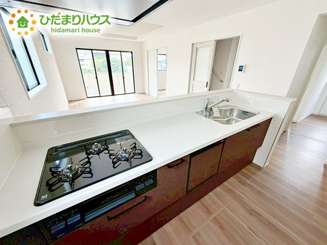 【キッチン】 | ひたちなか市市毛4期　新築戸建　1号棟 | 3口コンロと収納豊富なキッチンで、ママの毎日のお料理もはかどります☆