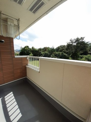 グリーンハイツＥのバルコニー|お洗濯にも便利なバルコニー付き