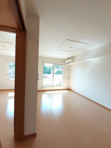 グリーンハイツＥの居間・リビング|こちらの居間で趣味の時間をお楽しみください