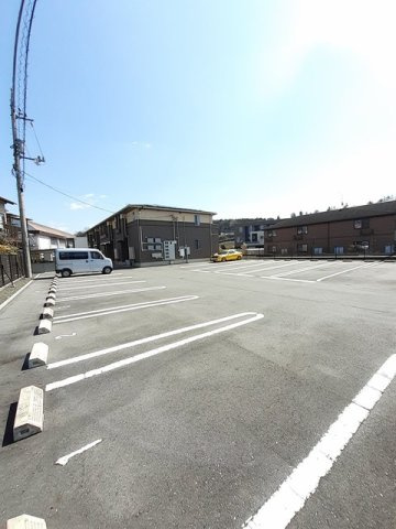サングリアの駐車場|カースペースがあります