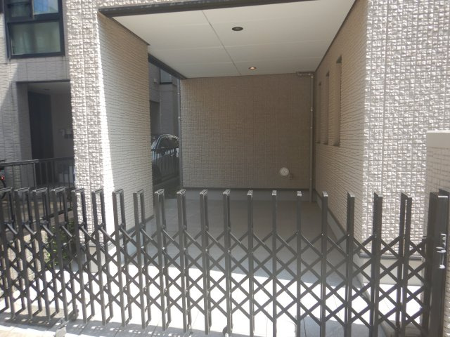 南青山3丁目中古戸建の駐車場