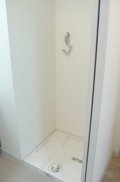 【設備】 | ユーノ新宿柏木 | 室内洗濯機置き場。