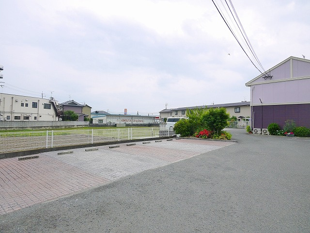 グランシャリオＡの駐車場