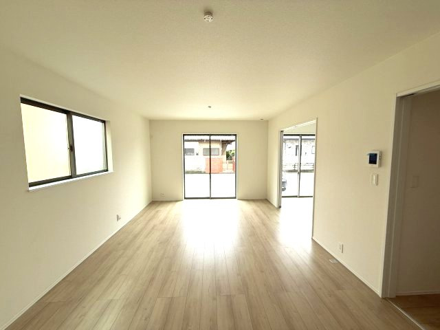 ハートフルタウン前橋市光が丘町27番　B号棟の居間・リビング|和室と続き間タイプのリビングです♪一体利用で20.75帖の空間になりますよ！