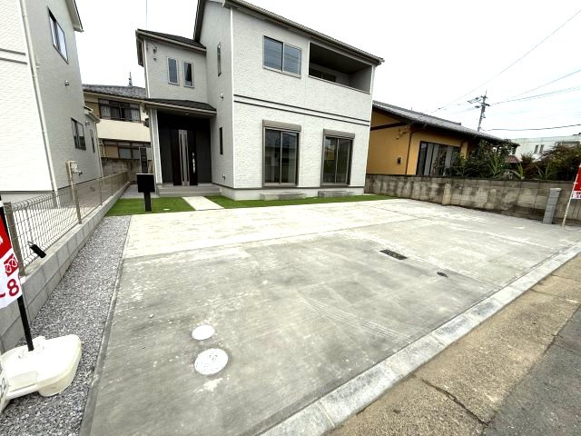 ハートフルタウン前橋市光が丘町27番　B号棟の駐車場|駐車場もキレイに整備されています。並列3台以上駐車可能です。