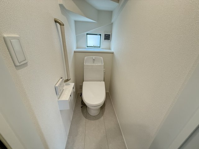 ハートフルタウン前橋市光が丘町27番　B号棟のトイレ|【イメージ画像】1階トイレです。清潔感のある白を基調としています。
温水洗浄・便座暖房機能の付いた快適なトイレです☆