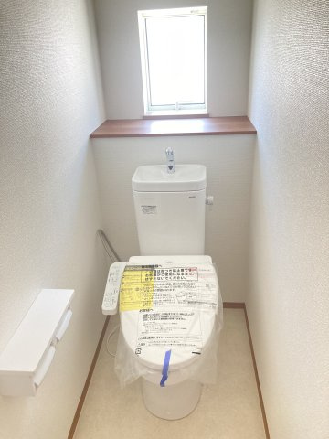 ハートフルタウン前橋市光が丘町27番　B号棟のトイレ|【イメージ画像】2階トイレです。清潔感のある白を基調としています。