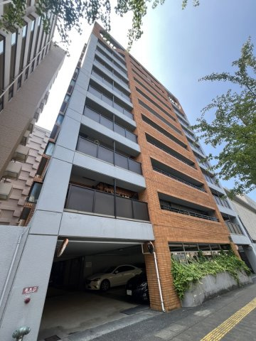 東峰マンション第二西公園の外観|手入れの行き届いた、美しい植栽に囲まれた外観です♪