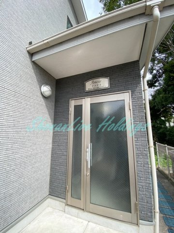 横浜市戸塚区矢部町のアパートのエントランス