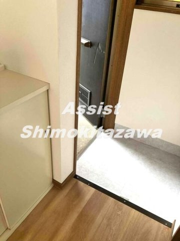 代田５丁目アパートの玄関