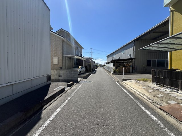 東垣生町店舗付き住宅の前面道路含む現地写真|前面道路含む現地写真です