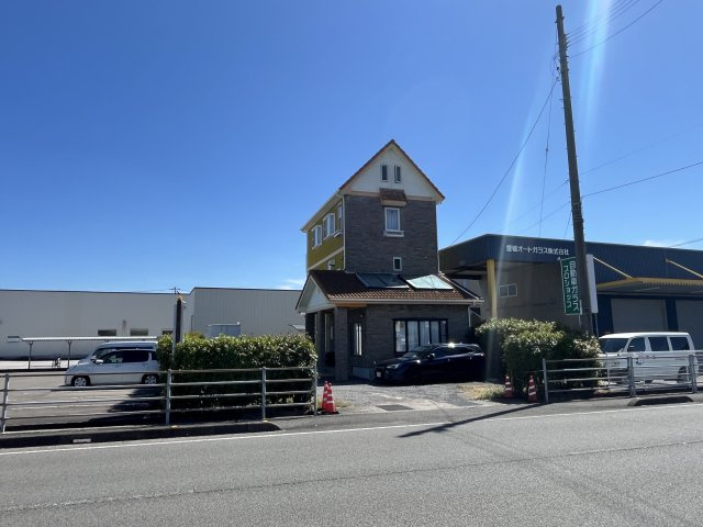 東垣生町店舗付き住宅の前面道路含む現地写真|前面道路含む現地写真です