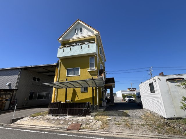 東垣生町店舗付き住宅の外観|落ち着いた雰囲気の外観です