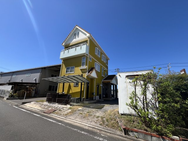 東垣生町店舗付き住宅の外観|物件の外観です