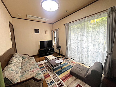 【居間・リビング】 | 太子町東南中古戸建 | ゆったりとした居間です