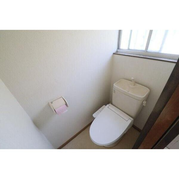 知多市南巽が丘１丁目の一戸建てのトイレ