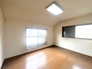 【洋室】 | 新座市新堀の一戸建！ | 6帖の洋室（収納あり）