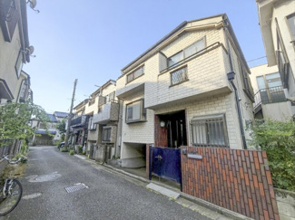 【外観】 | 新座市新堀の一戸建！ | バイクや自転車はビルトイン車庫スペースに置けます。車は車高1500cmまで。