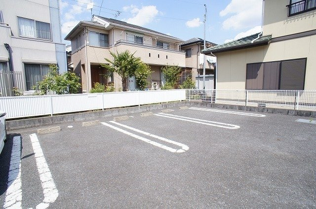 カーサ　デル　フィオーレの駐車場