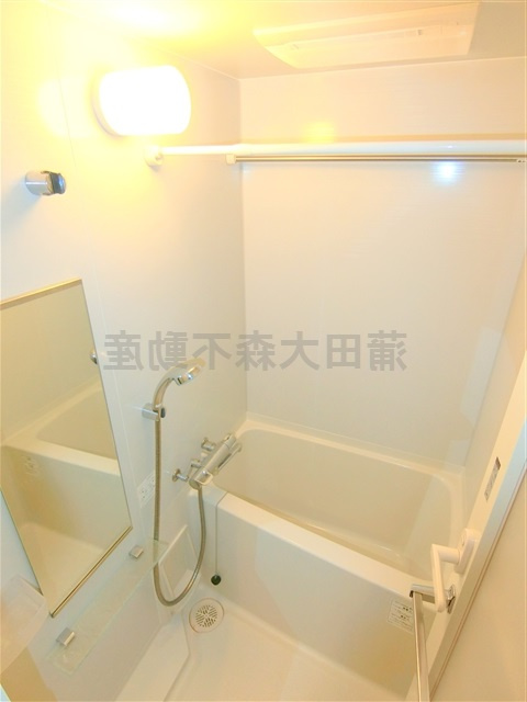 B CITY APARTMENT TOKYO SOUTH(ビーシティアパートメントトーキョーサウスの浴室|浴室乾燥機付きのお風呂　バスルーム
