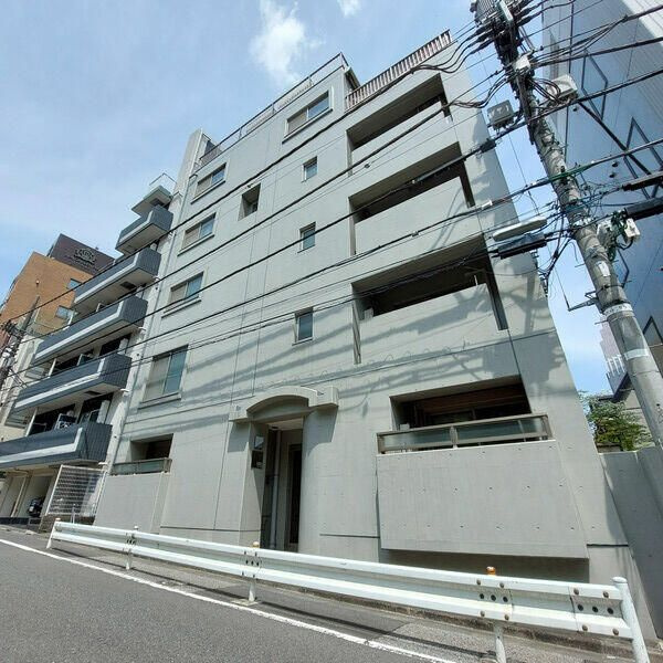 ルミエール代々木の外観