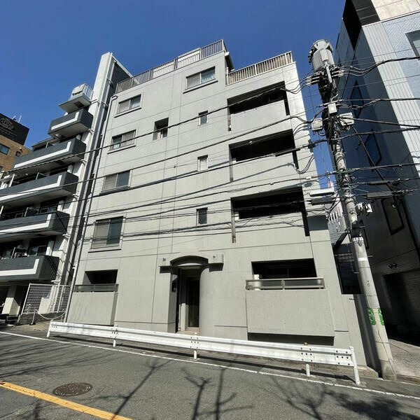 ルミエール代々木の外観